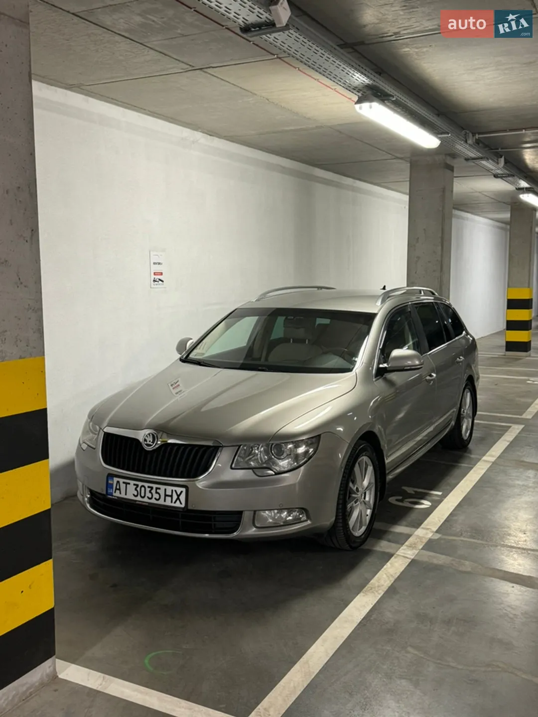 2011 Skoda Superb - мініатюра 2