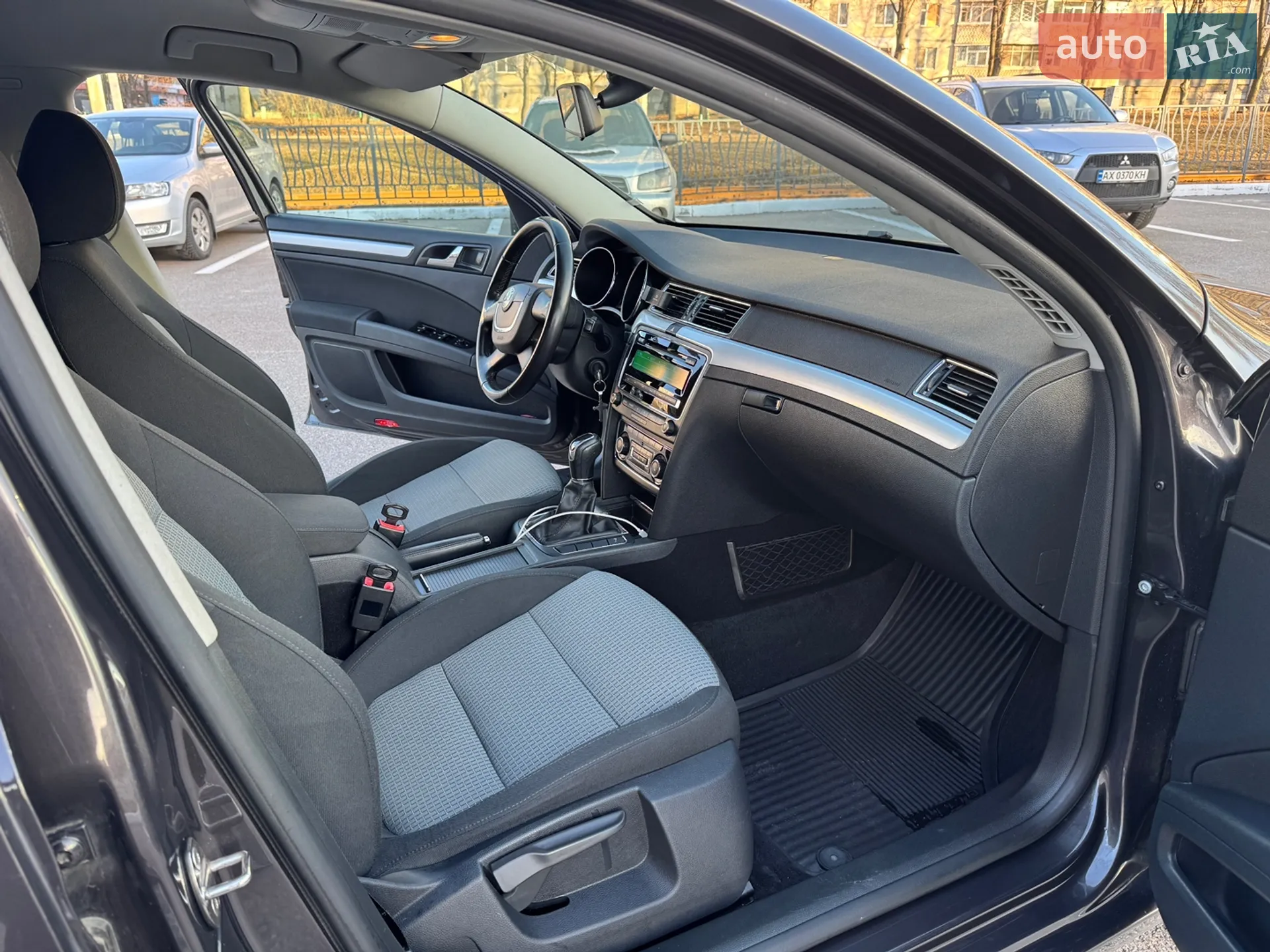 2011 Skoda Superb - мініатюра 14