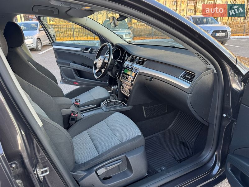 Універсал Skoda Superb 2011 в Харкові