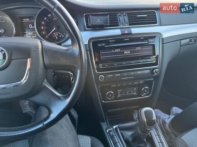 Універсал Skoda Superb 2011 в Харкові