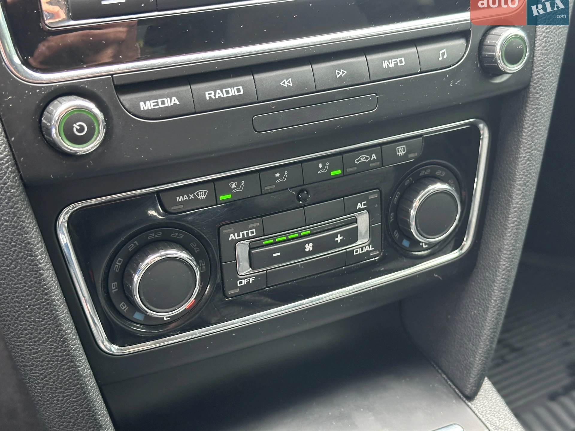 2012 Skoda Superb - мініатюра 21
