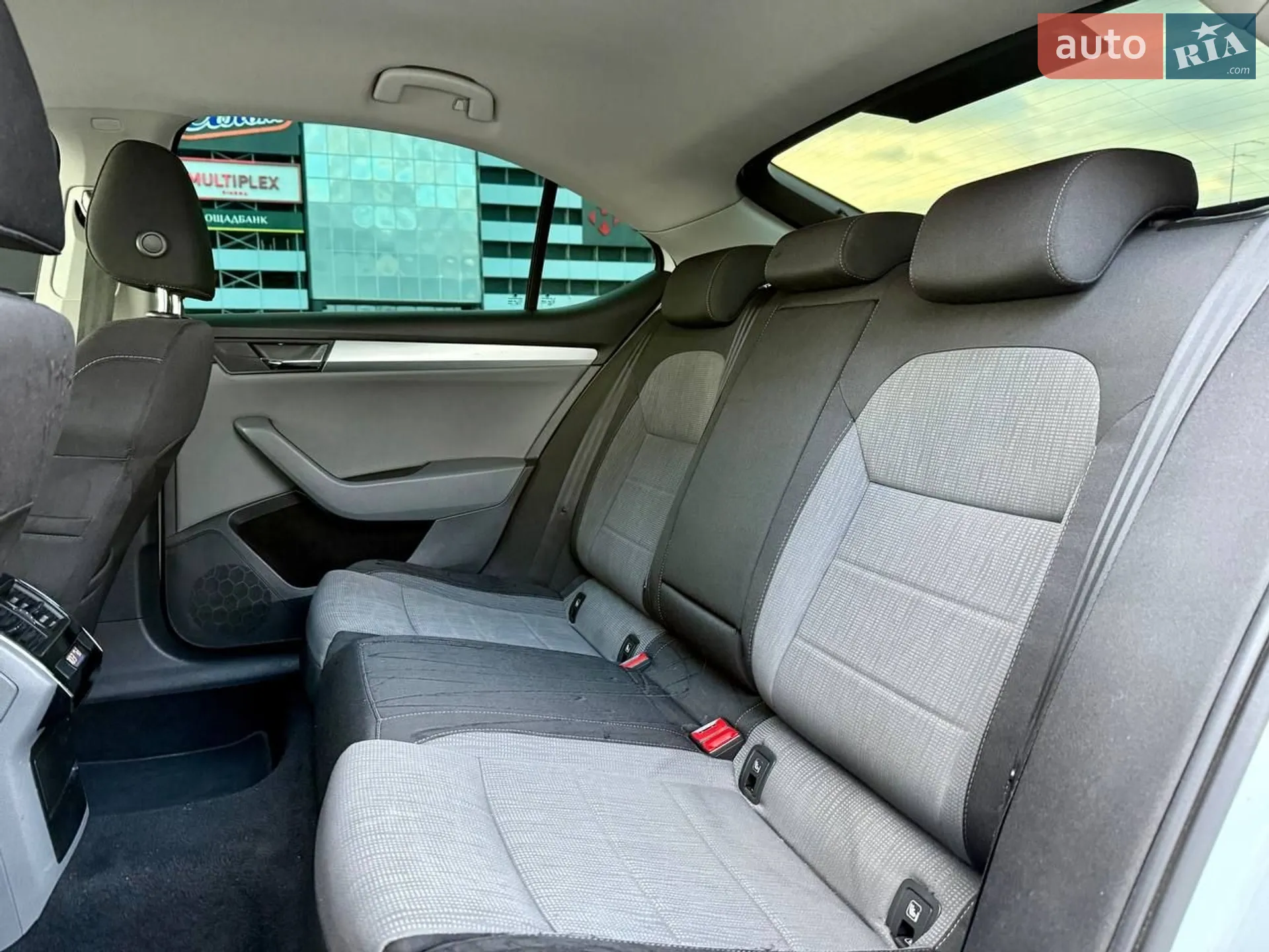 2015 Skoda Superb - мініатюра 38