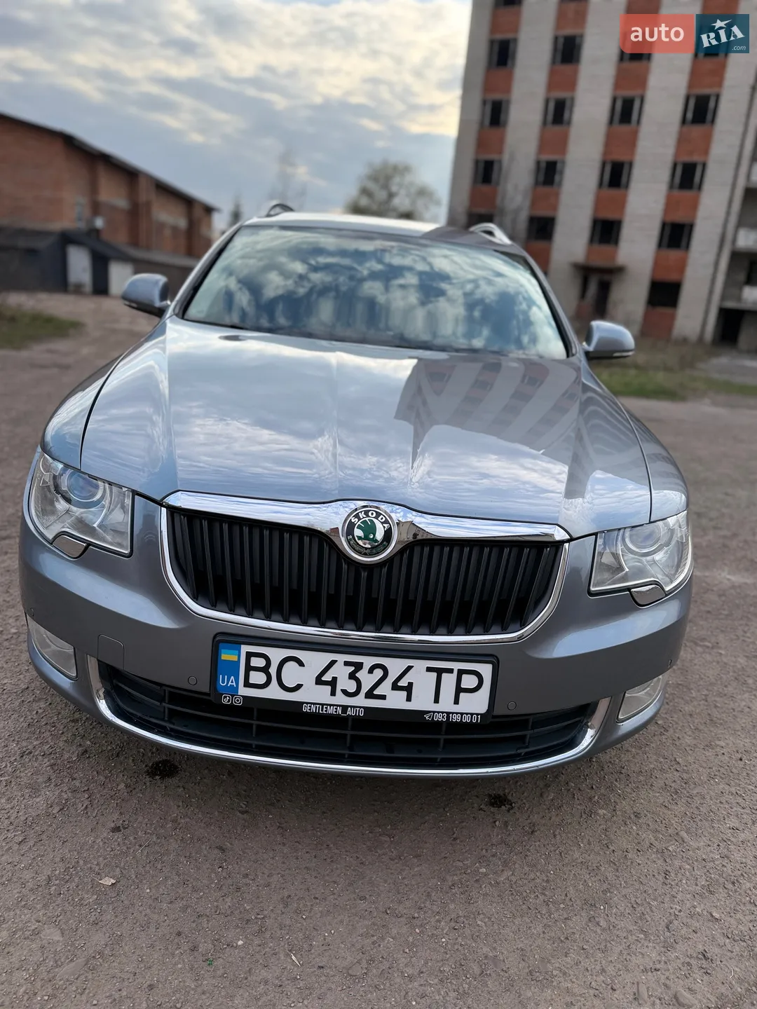 2010 Skoda Superb - мініатюра 6