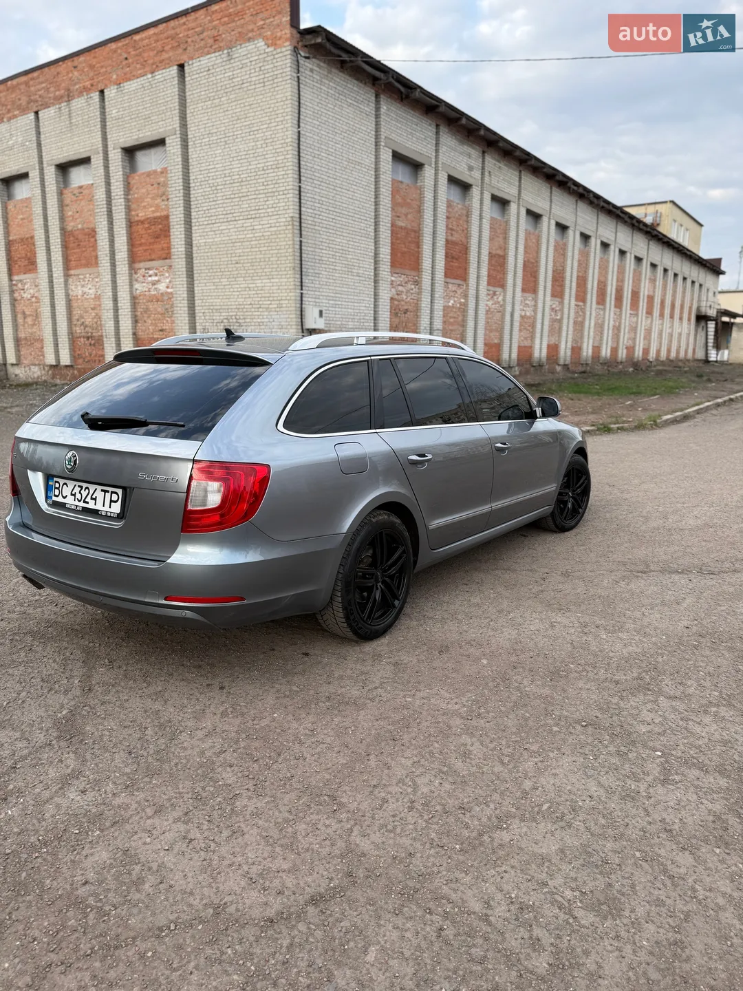 2010 Skoda Superb - мініатюра 11