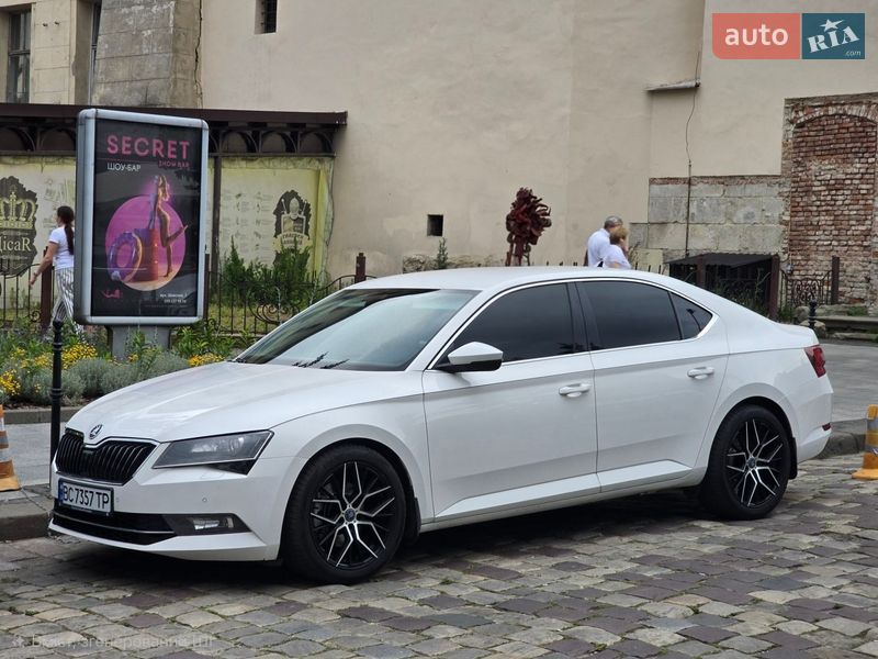 Лифтбек Skoda Superb 2015 в Львове фото Лифтбек Skoda Superb 2015 в Львове