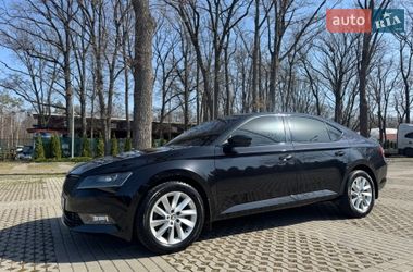 Лифтбек Skoda Superb 2016 в Киеве