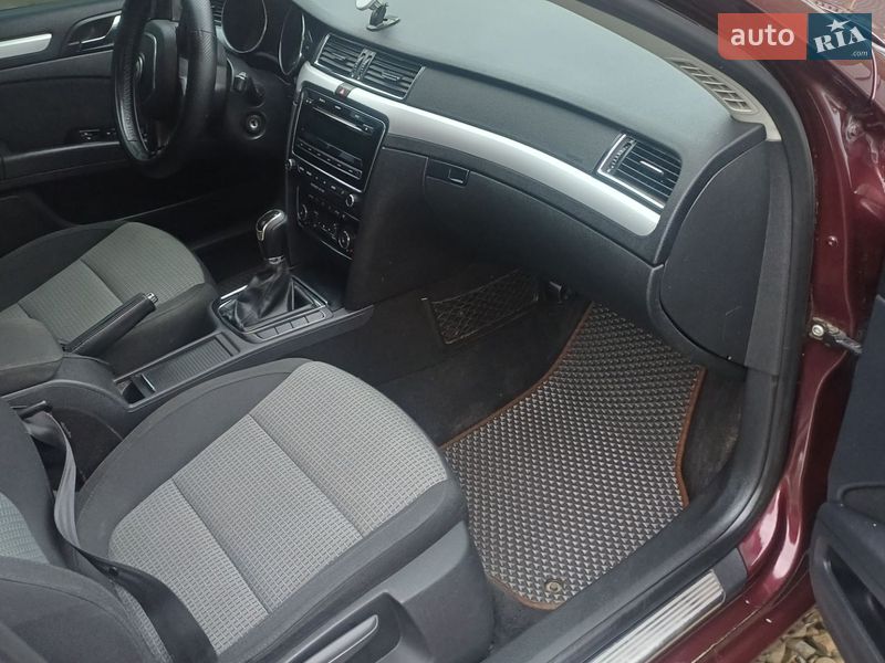 Универсал Skoda Superb 2011 в Кицмани фото 4 Универсал Skoda Superb 2011 в Кицмани