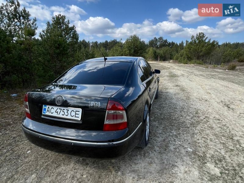 Лифтбек Skoda Superb 2004 в Луцке