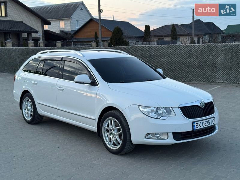 Универсал Skoda Superb 2011 в Вараше