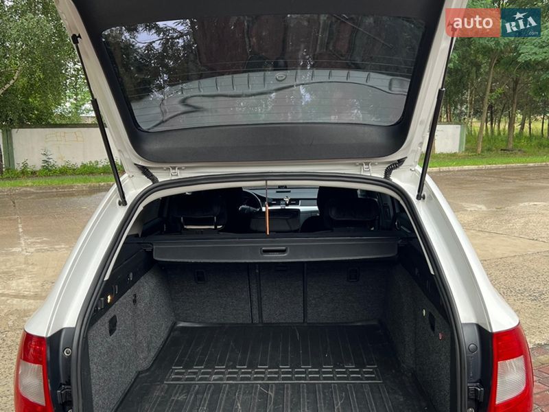 Универсал Skoda Superb 2011 в Вараше