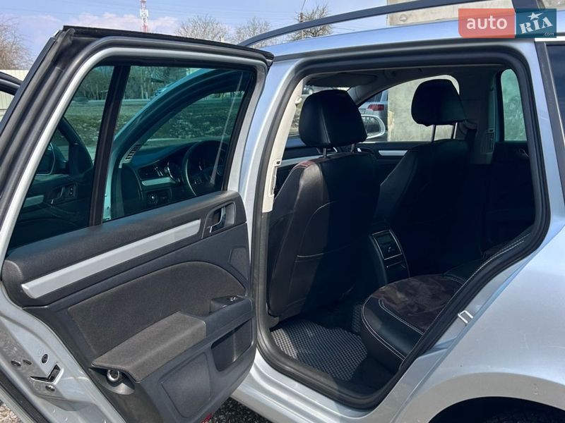 Універсал Skoda Superb 2012 в Бурштині