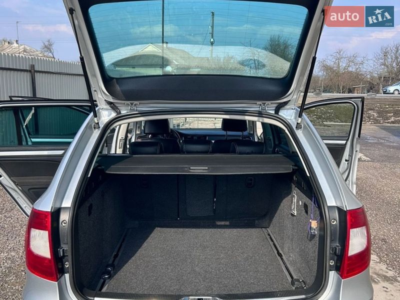 Універсал Skoda Superb 2012 в Бурштині