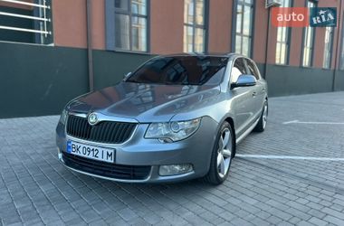 Лифтбек Skoda Superb 2011 в Ровно