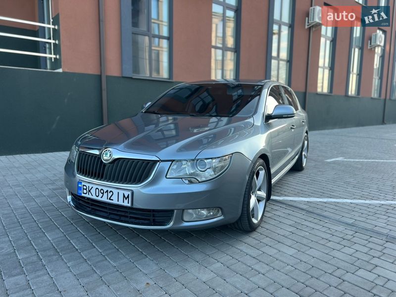 Skoda Superb 2011
