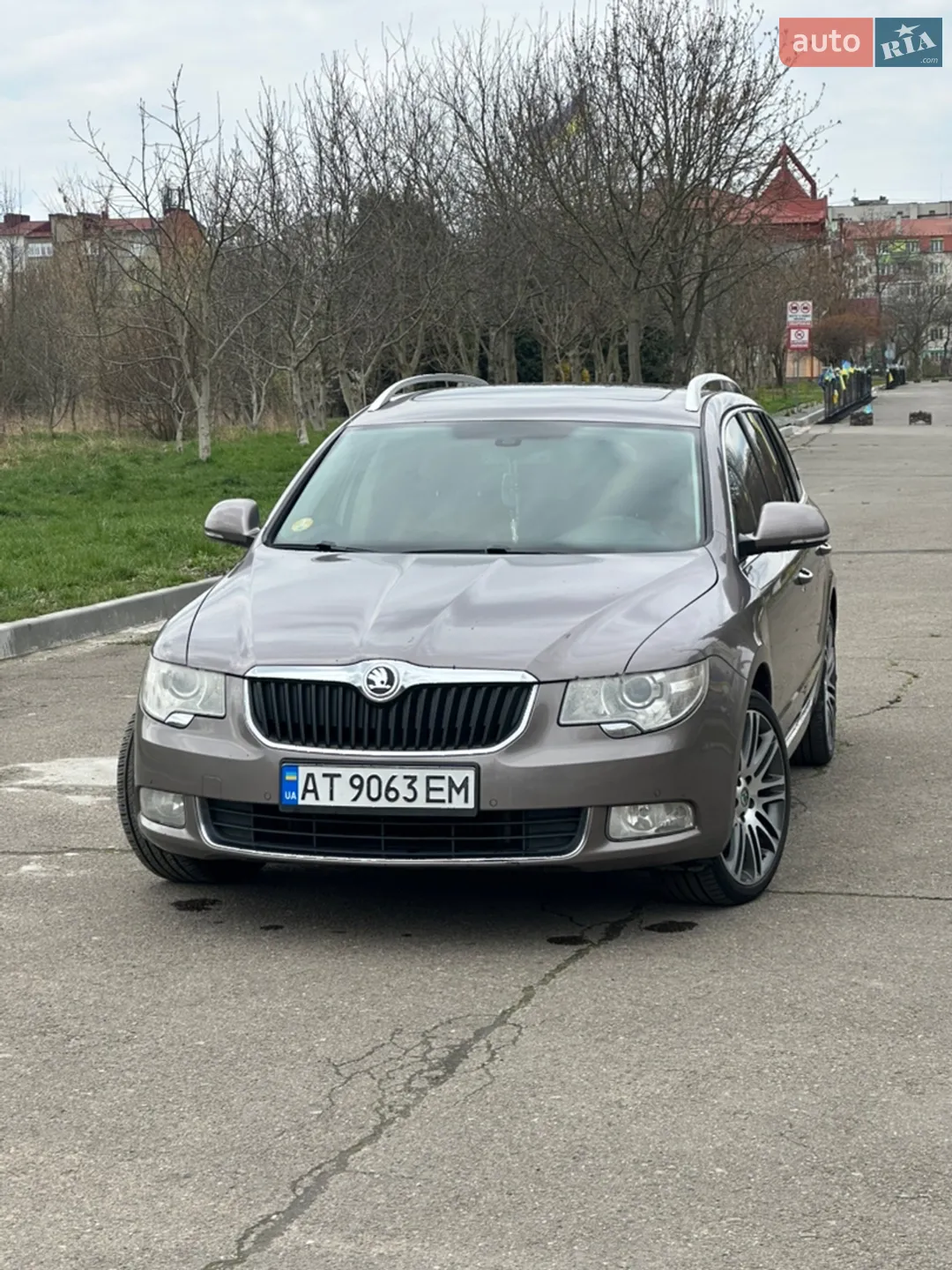 2010 Skoda Superb - мініатюра 8
