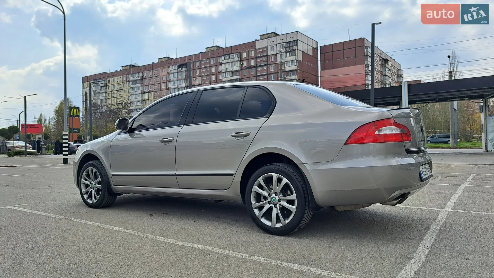 2010 Skoda Superb - мініатюра 4