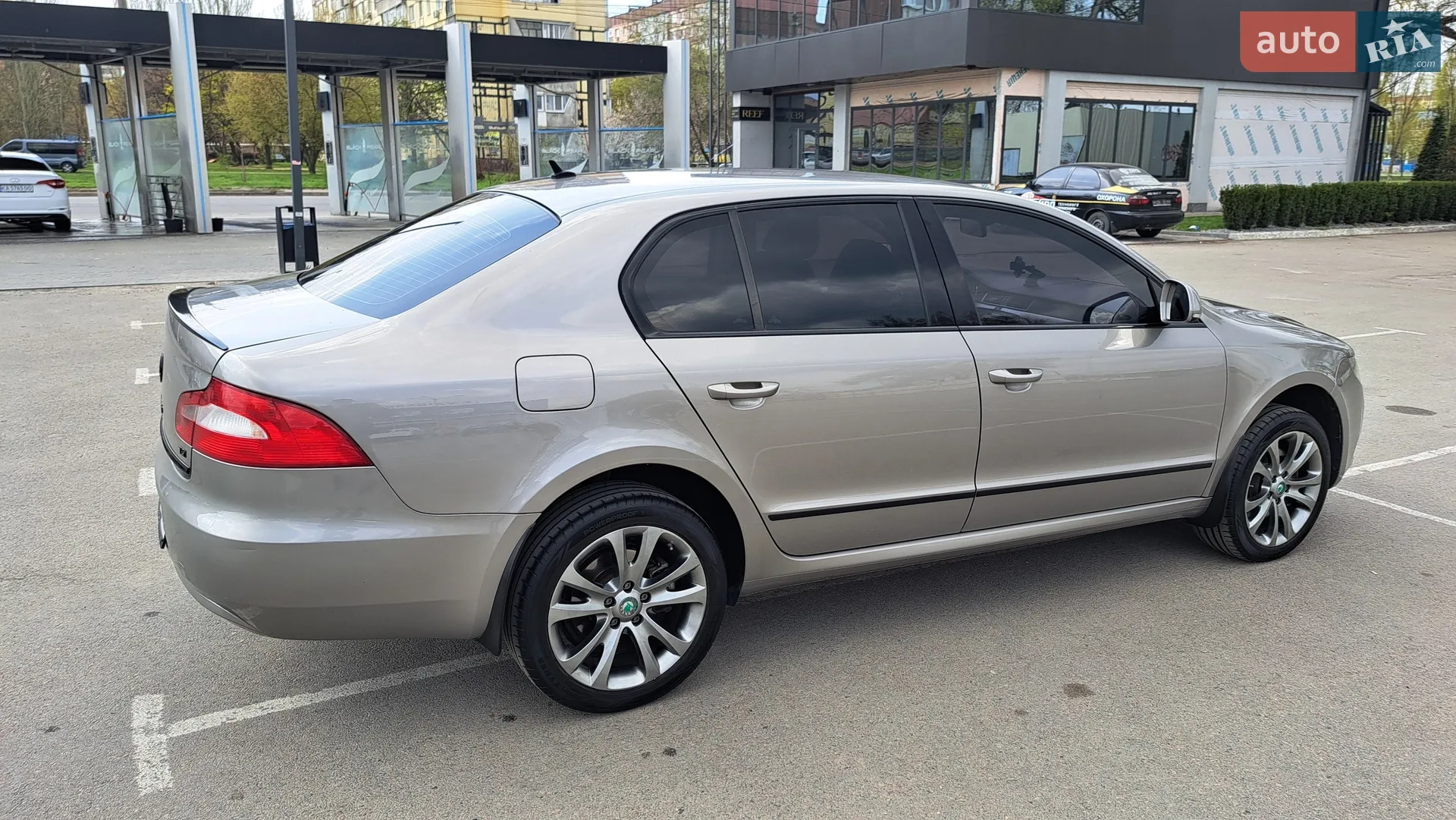 2010 Skoda Superb - мініатюра 16