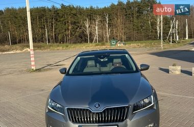 Лифтбек Skoda Superb 2016 в Киеве