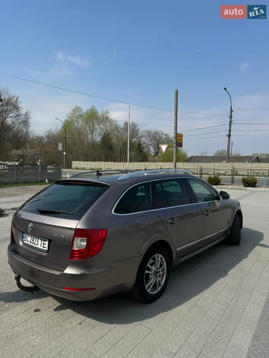 2010 Skoda Superb - мініатюра 8