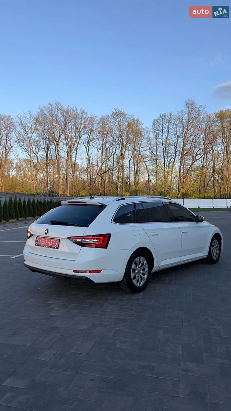 2017 Skoda Superb - мініатюра 10