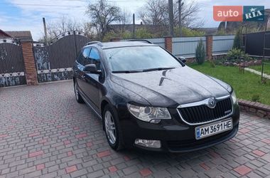 Универсал Skoda Superb 2012 в Черняхове