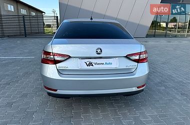 Лифтбек Skoda Superb 2016 в Ужгороде