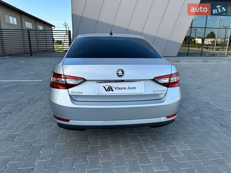 Лифтбек Skoda Superb 2016 в Ужгороде