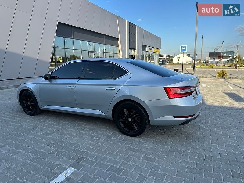Лифтбек Skoda Superb 2016 в Ужгороде