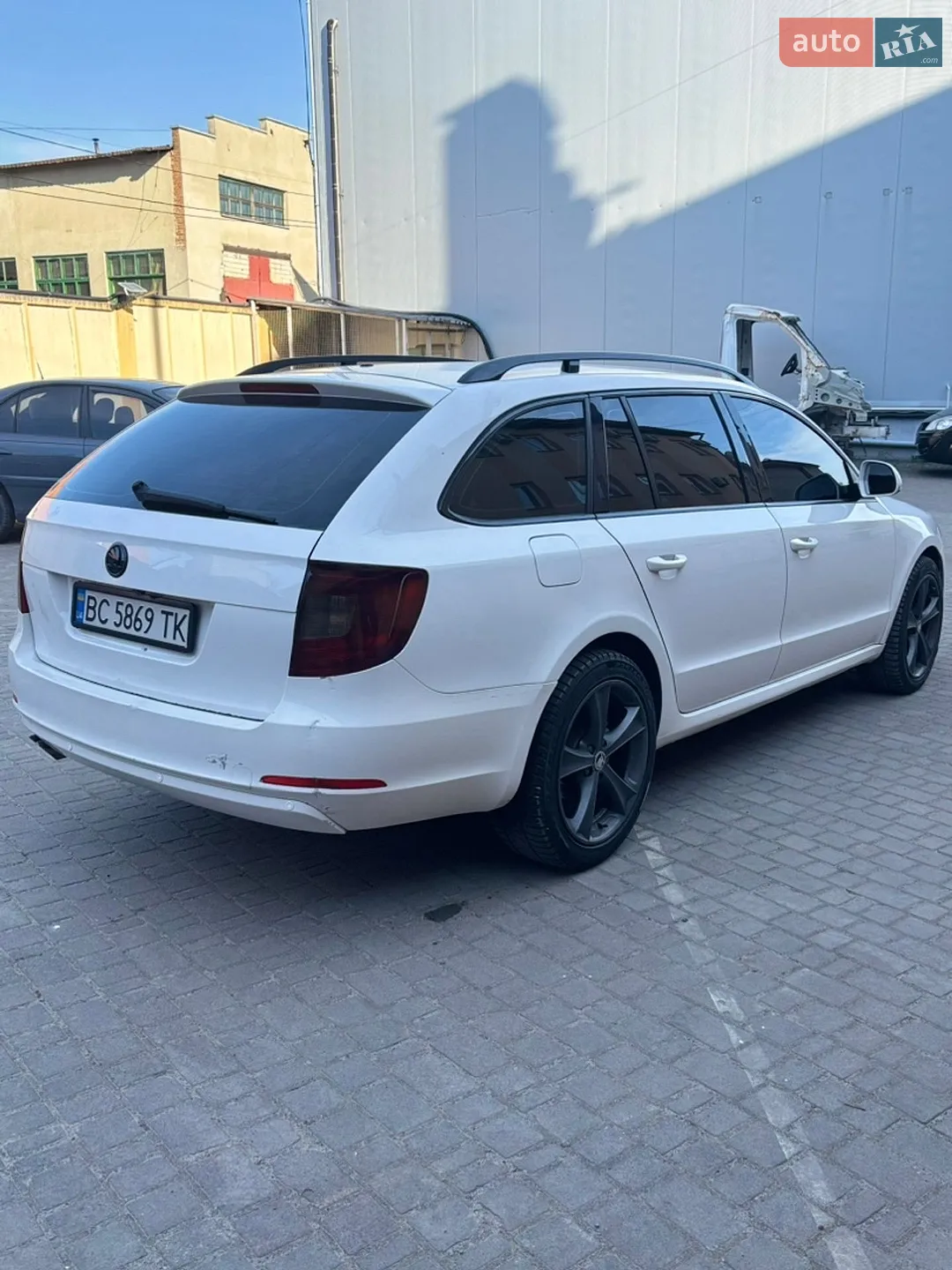 2011 Skoda Superb - мініатюра 4