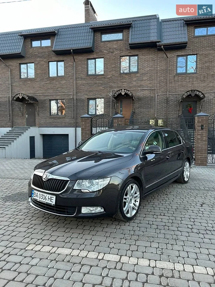 2010 Skoda Superb - мініатюра 9