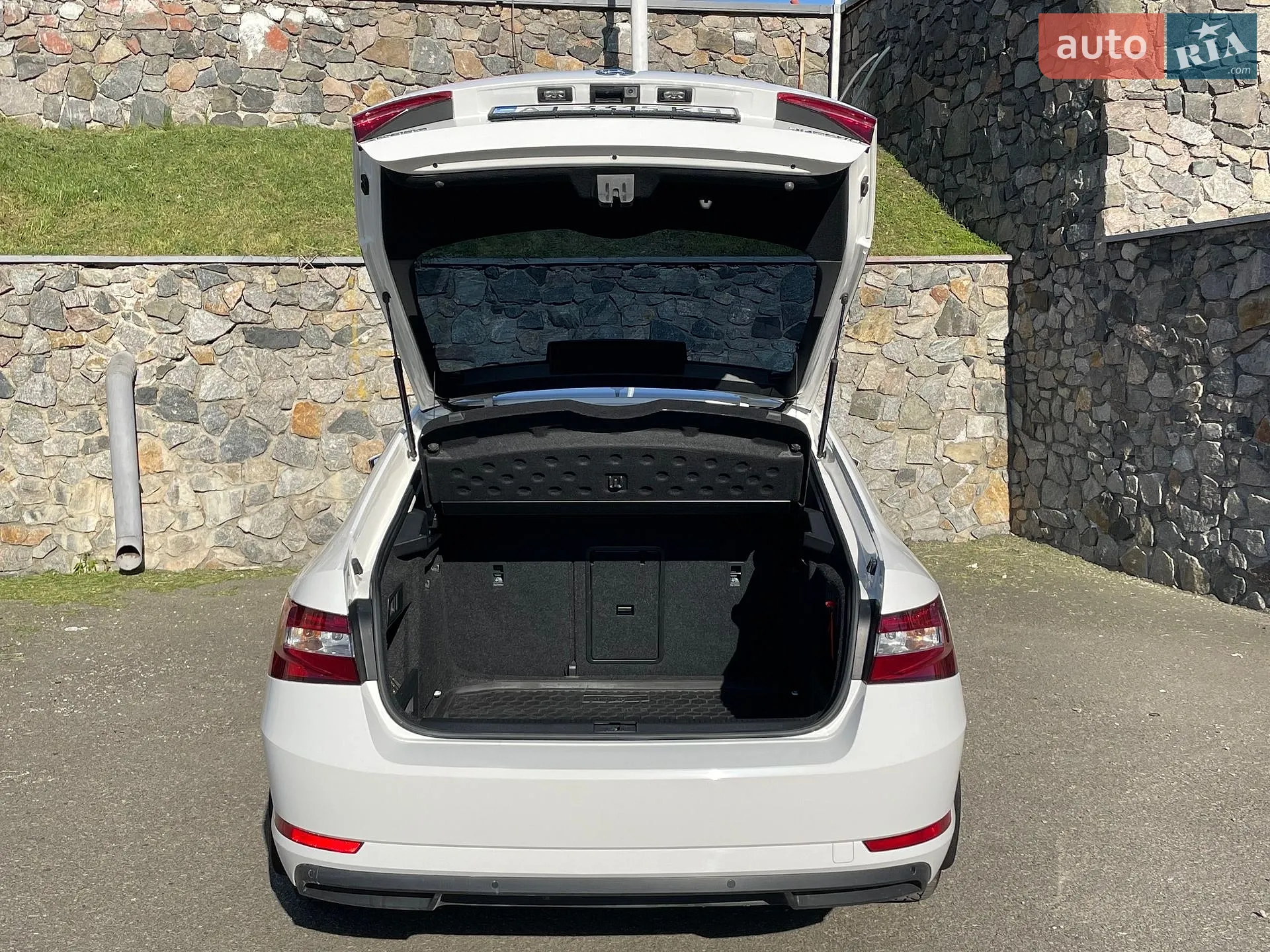 2016 Skoda Superb - мініатюра 16