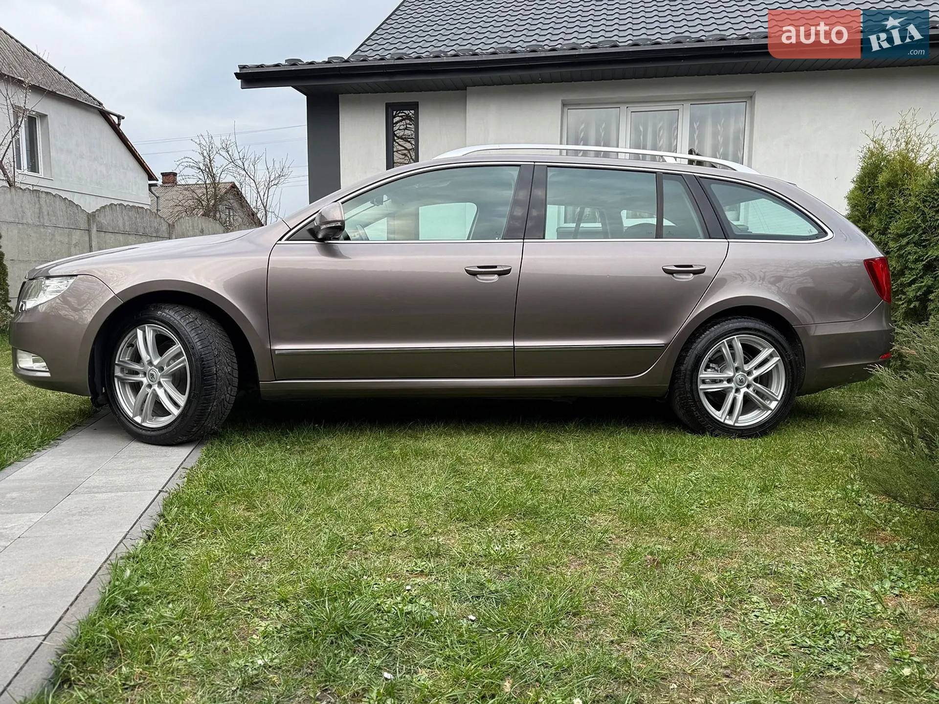 2010 Skoda Superb - мініатюра 4