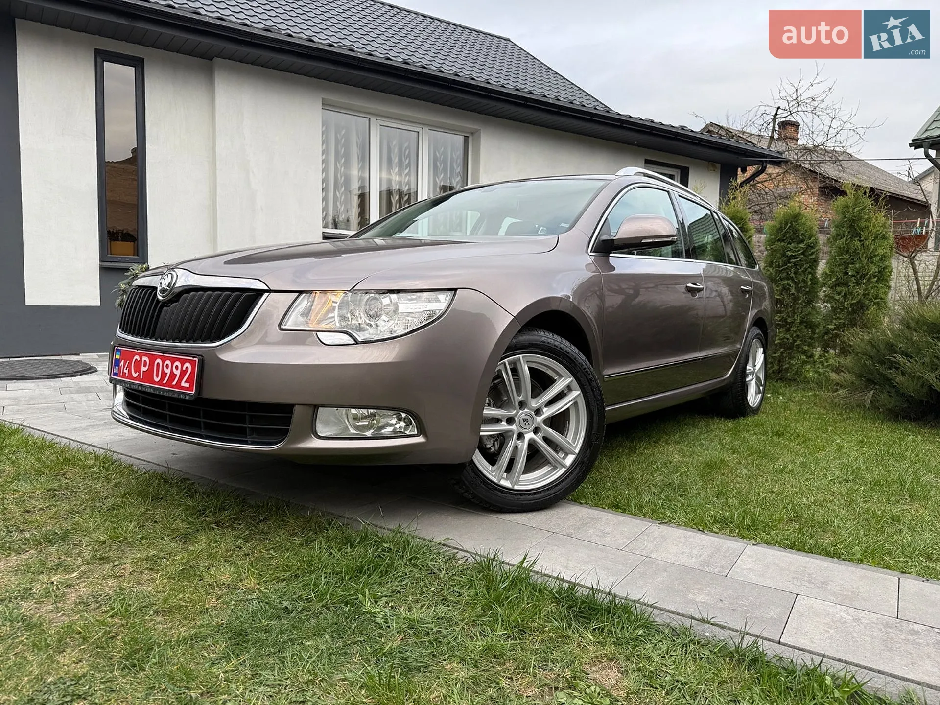 2010 Skoda Superb - мініатюра 8