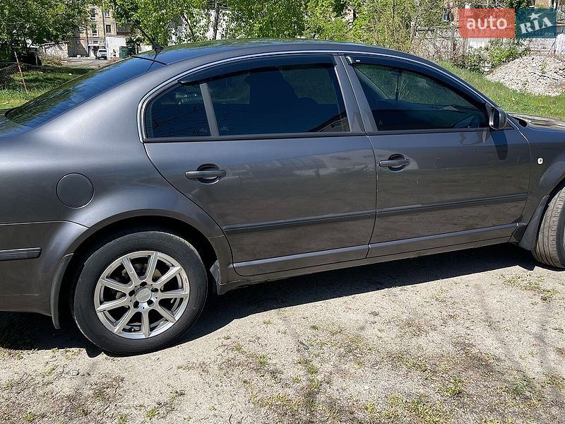 Ліфтбек Skoda Superb 2004 в Києві
