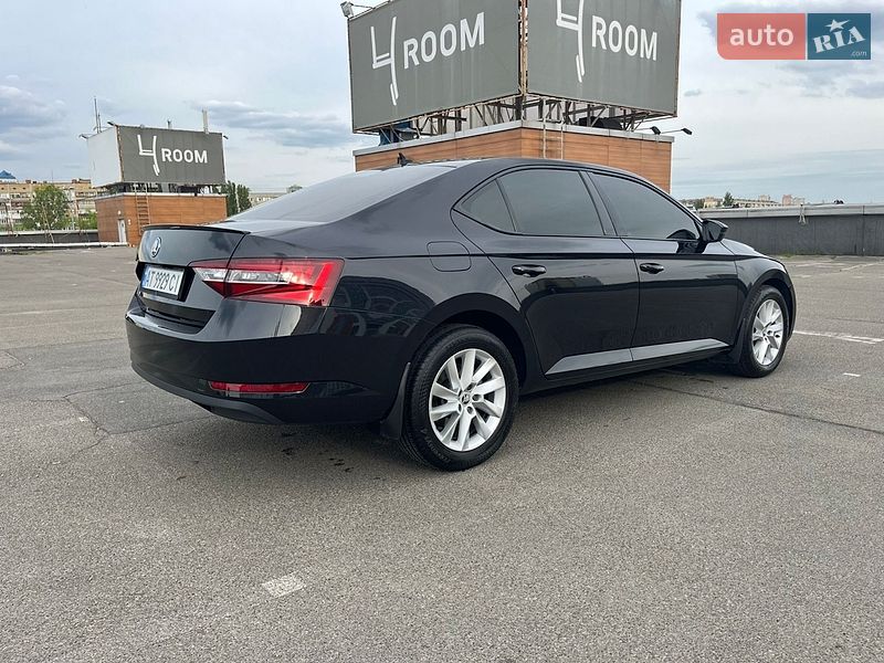 Лифтбек Skoda Superb 2016 в Киеве