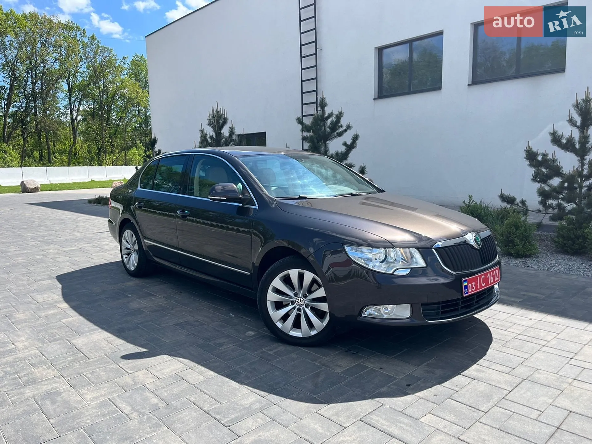 2010 Skoda Superb - мініатюра 2