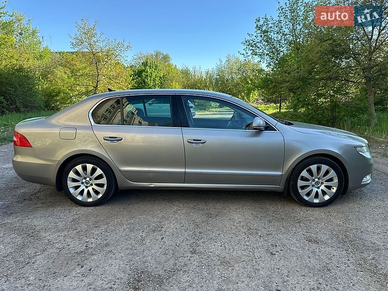 Лифтбек Skoda Superb 2012 в Львове