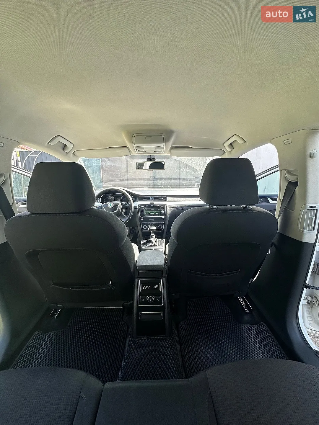 2010 Skoda Superb - мініатюра 19