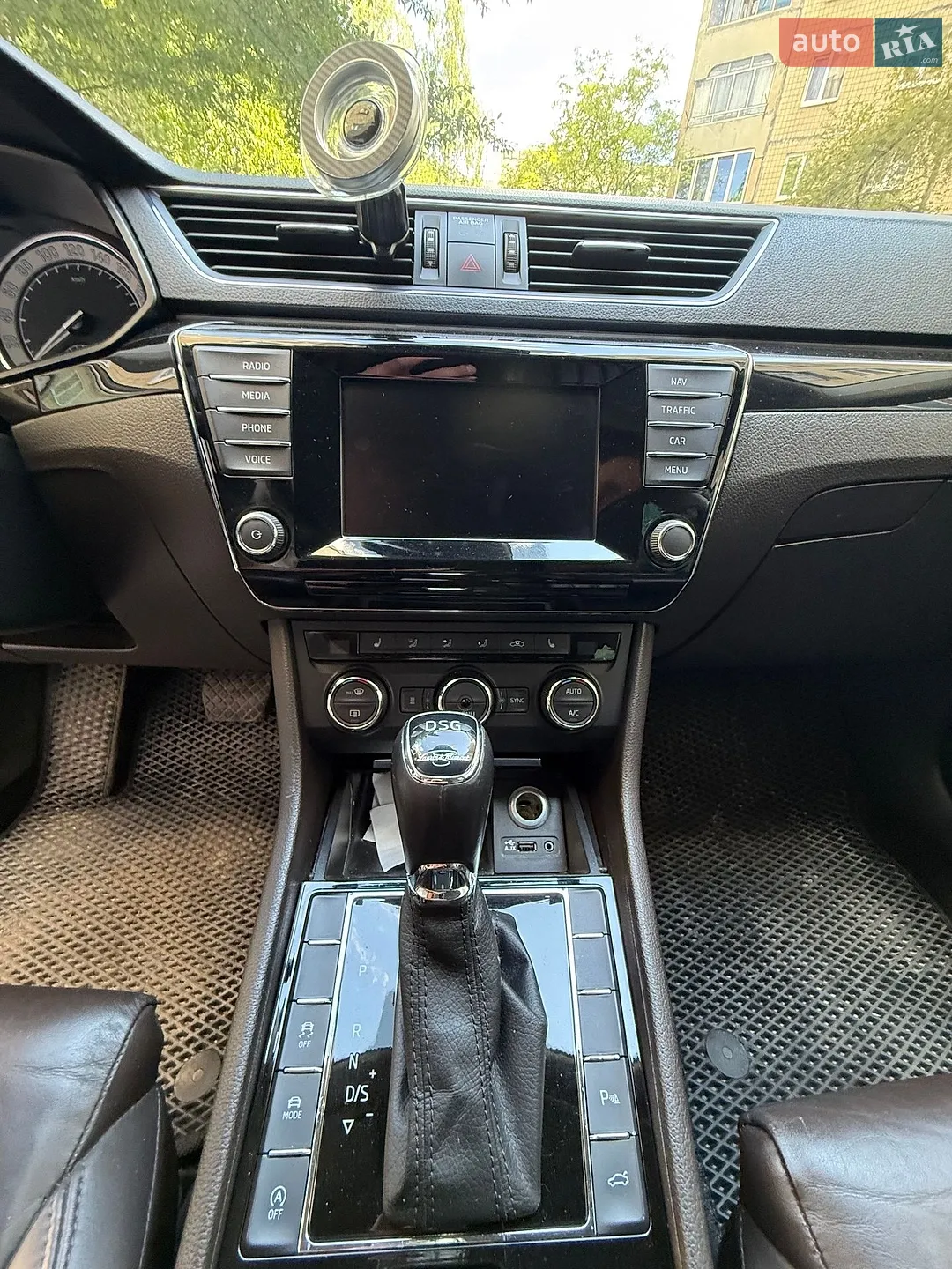 2015 Skoda Superb - мініатюра 16