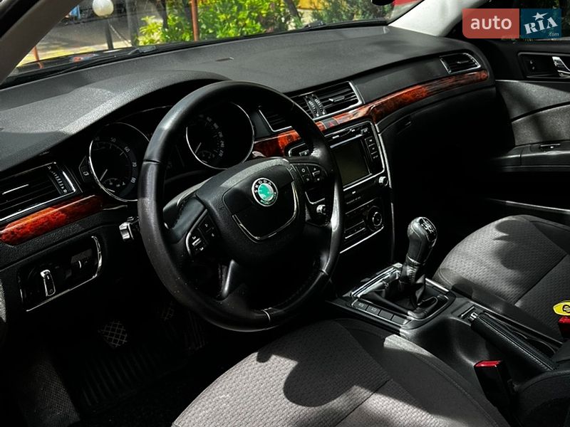 Лифтбек Skoda Superb 2011 в Ужгороде