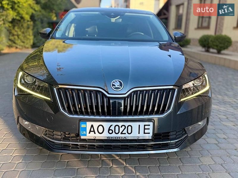 Лифтбек Skoda Superb 2016 в Ужгороде