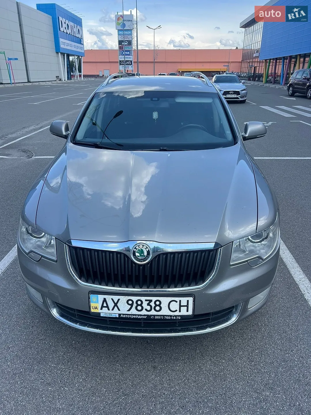 2010 Skoda Superb - мініатюра 2