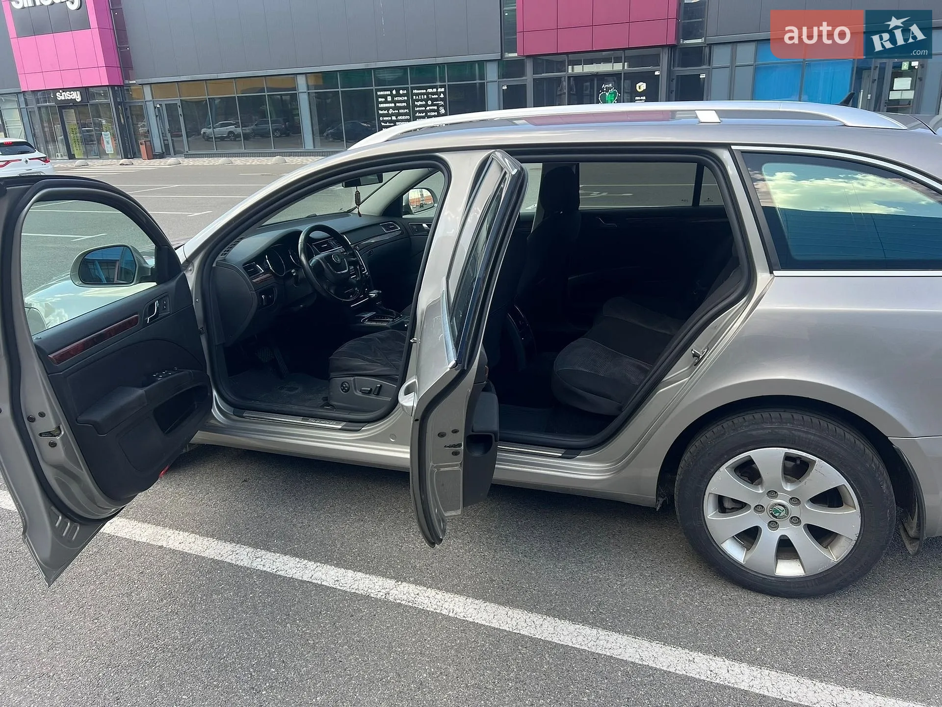 2010 Skoda Superb - мініатюра 15