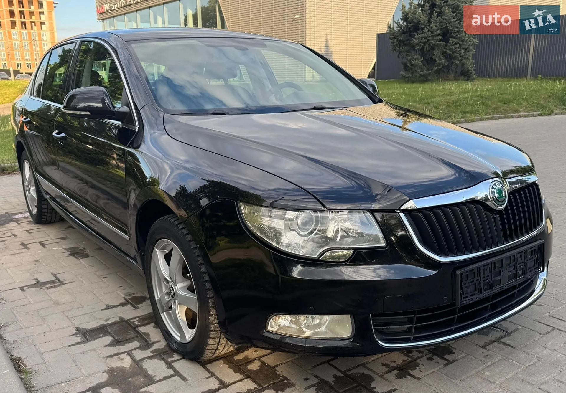 2011 Skoda Superb - мініатюра 2