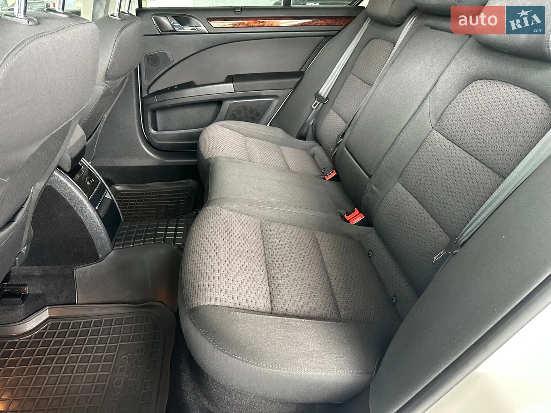 2010 Skoda Superb - мініатюра 23