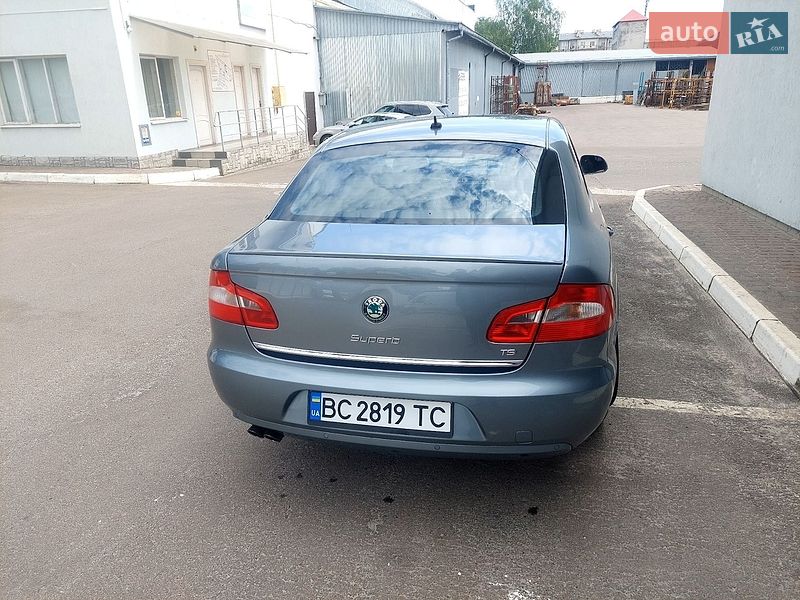 Лифтбек Skoda Superb 2009 в Львове