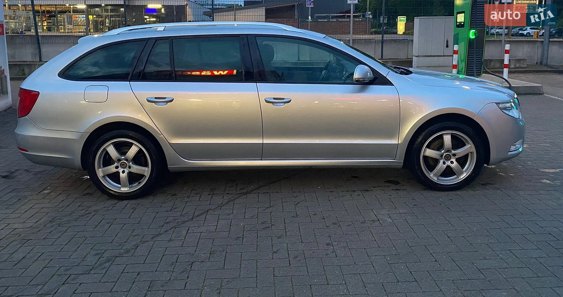 2011 Skoda Superb - мініатюра 8