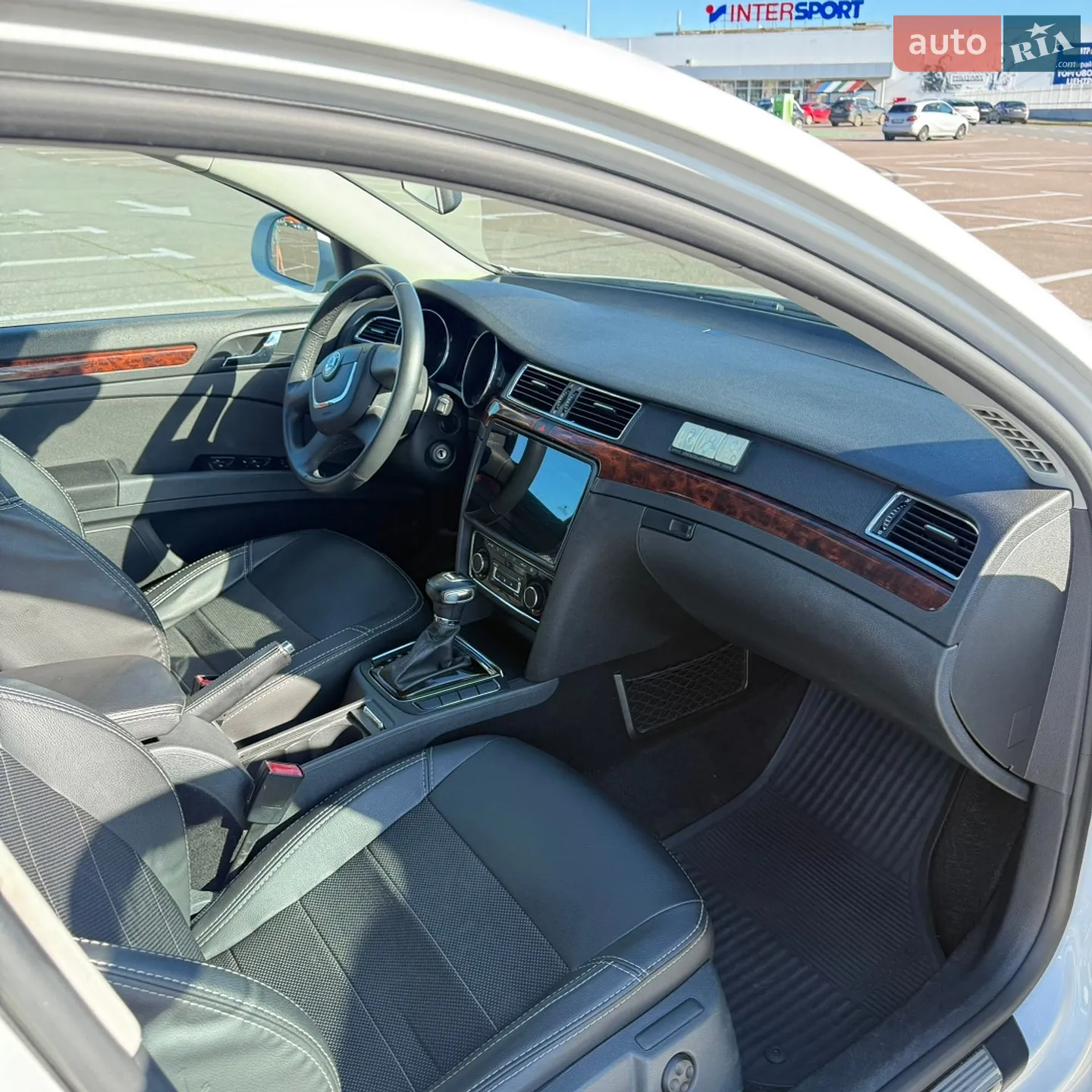 2010 Skoda Superb - мініатюра 8