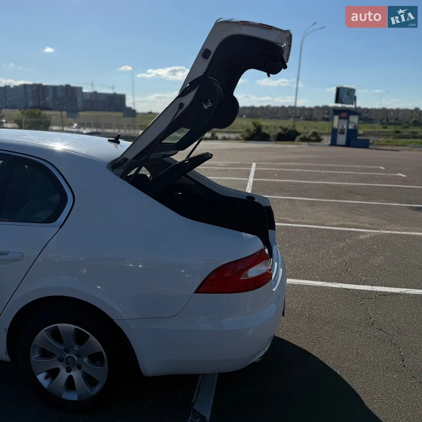 2010 Skoda Superb - мініатюра 16