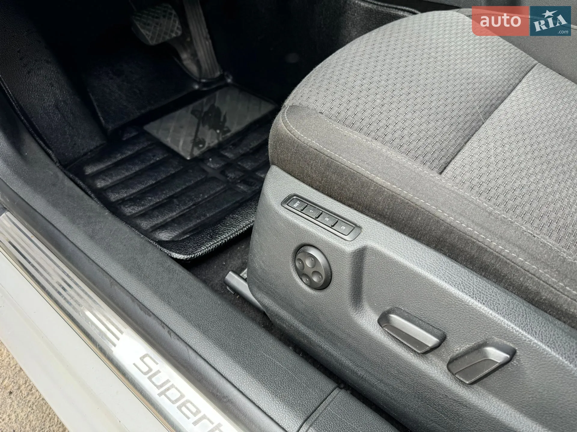 2011 Skoda Superb - мініатюра 26